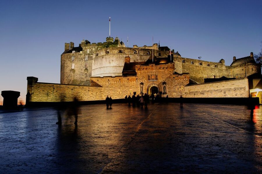 Edinburgh: Guided Ghost Walking Tour - Who should book this ghost walk?