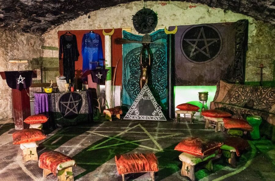 Edinburgh: Haunted Underground Vaults and Graveyard Tour - Key things to know before you book