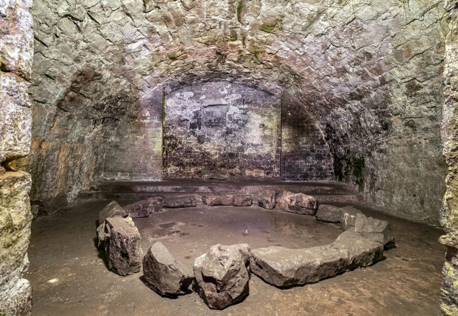 Edinburgh: Haunted Underground Vaults and Graveyard Tour - Edinburgh’s criminal past, including Burke and Hare
