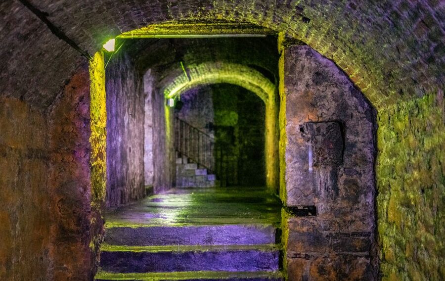 Edinburgh: Haunted Underground Vaults and Graveyard Tour - Guides make the biggest difference
