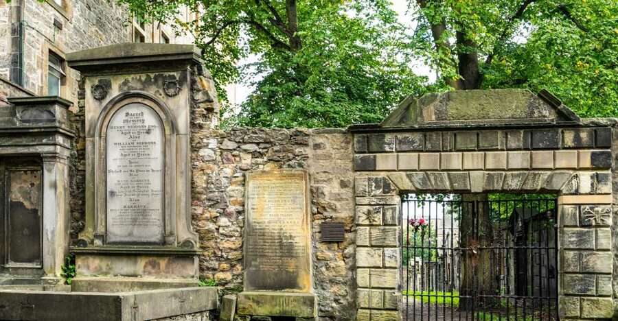 Edinburgh: Haunted Underground Vaults and Graveyard Tour - Greyfriars Kirkyard and the story of Bobby