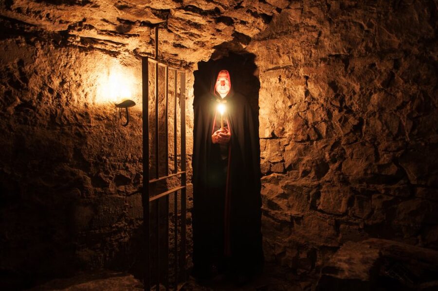 Edinburgh: Multi-Sensory Haunted Underground Tour - Who should book this Edinburgh ghost tour?
