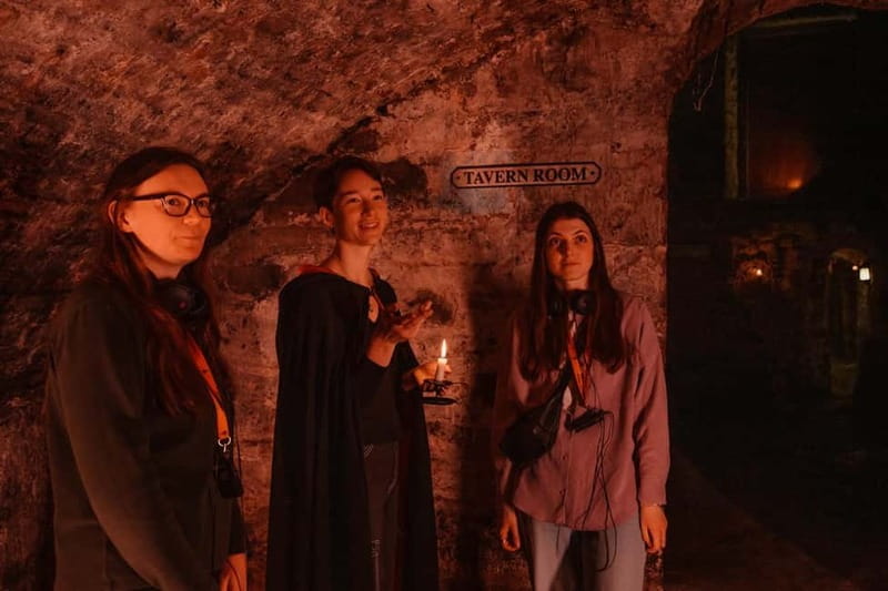 Edinburgh: Multi-Sensory Haunted Underground Tour - Fifteen minutes through Old Town closes