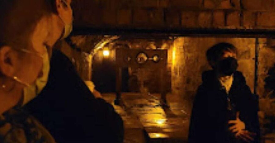 Edinburgh: Old Town and Underground Ghost Tour - Meeting by the Royal Mile