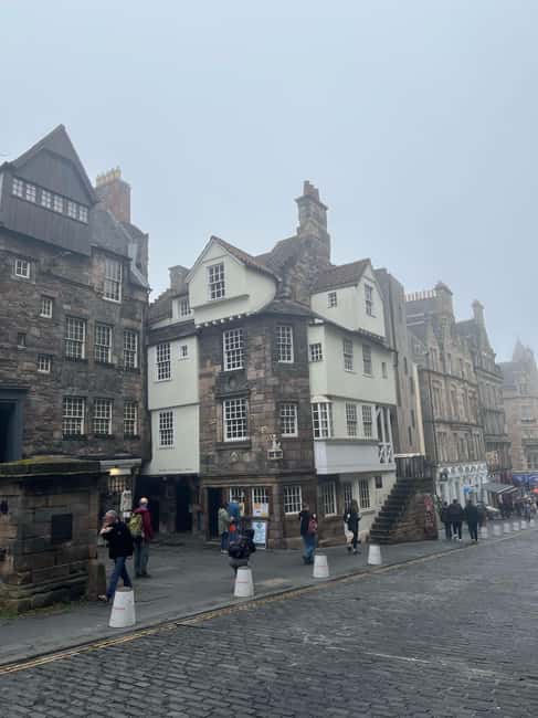 Edinburgh's Dark History Walking Tour - Edinburgh Castle and the beginning of the witch trial story