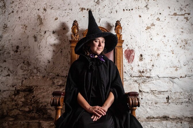 Edinburgh: Witches & Haunted History Walking Tour - Victoria Street and a change of mood