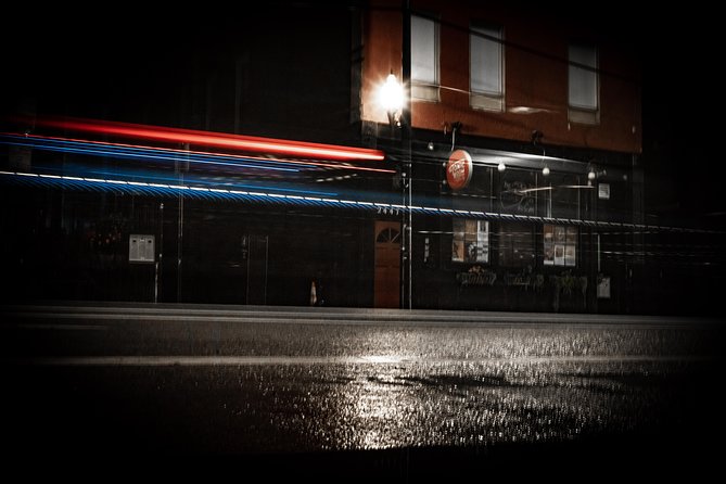 Embers of the Windy City: Chilling Chicago Ghost Tours - The guides make or break the evening