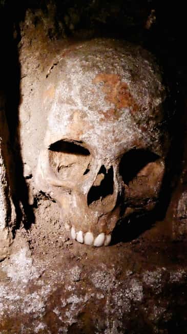Esoteric Naples: Secrets, Ghosts & Street Food Tour - Ghost stories with a Neapolitan accent