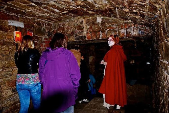 Extreme Paranormal Underground Ghost Tour in Edinburgh - The guide can make or break the night