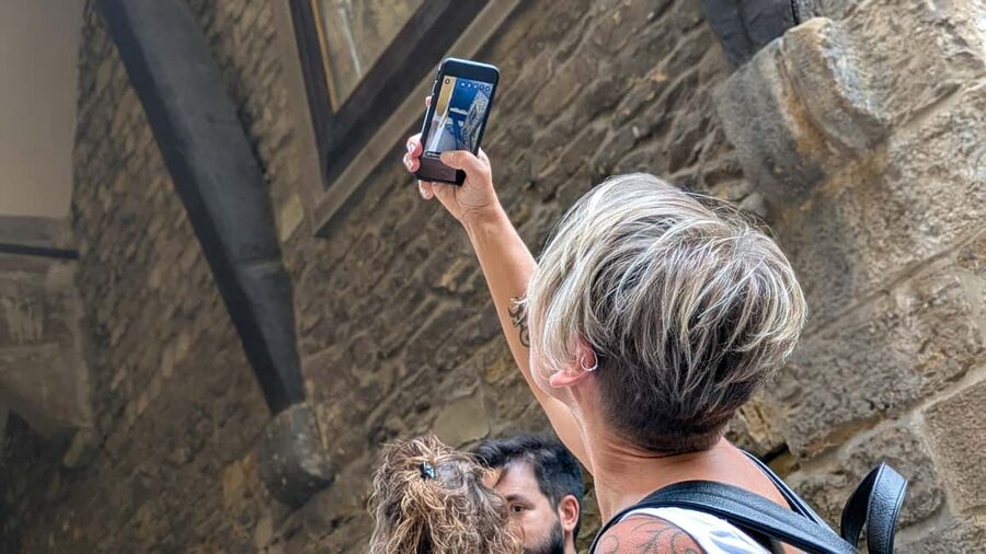 Florence: Ghost & Crimes Walking Tour with Tastings and Wine - Why this Florence tour feels different