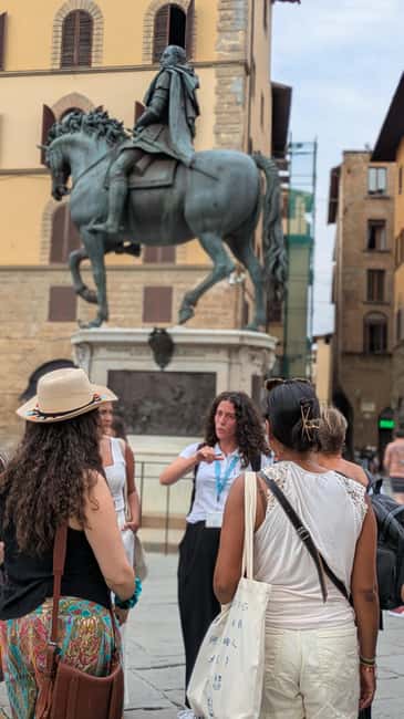 Florence: Ghost & Crimes Walking Tour with Tastings and Wine - Piazza Sant’Elisabetta and the Mist Witch