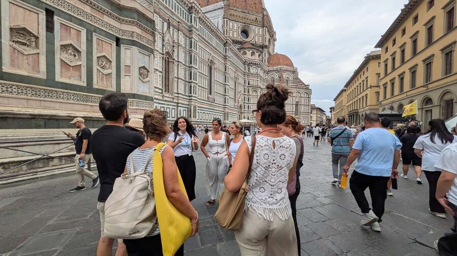 Florence: Ghost & Crimes Walking Tour with Tastings and Wine - Via del Proconsolo and Antonia da Castello