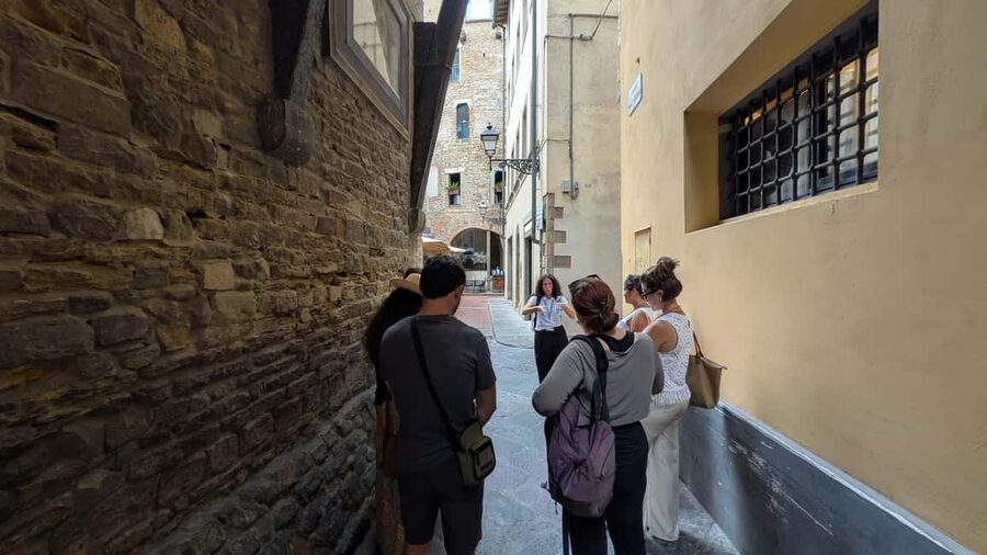 Florence: Ghost & Crimes Walking Tour with Tastings and Wine - Starting near the Medici Chapels