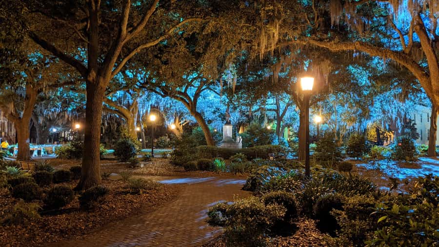 Fraidy Cat Ghost Tour - Family Fun in Haunted Savannah - What the Guides Add to the Experience