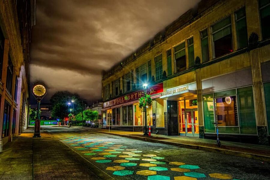 Gallows, Gunpowder & Graves of Greensboro Ghost Tours - What the one-hour format means