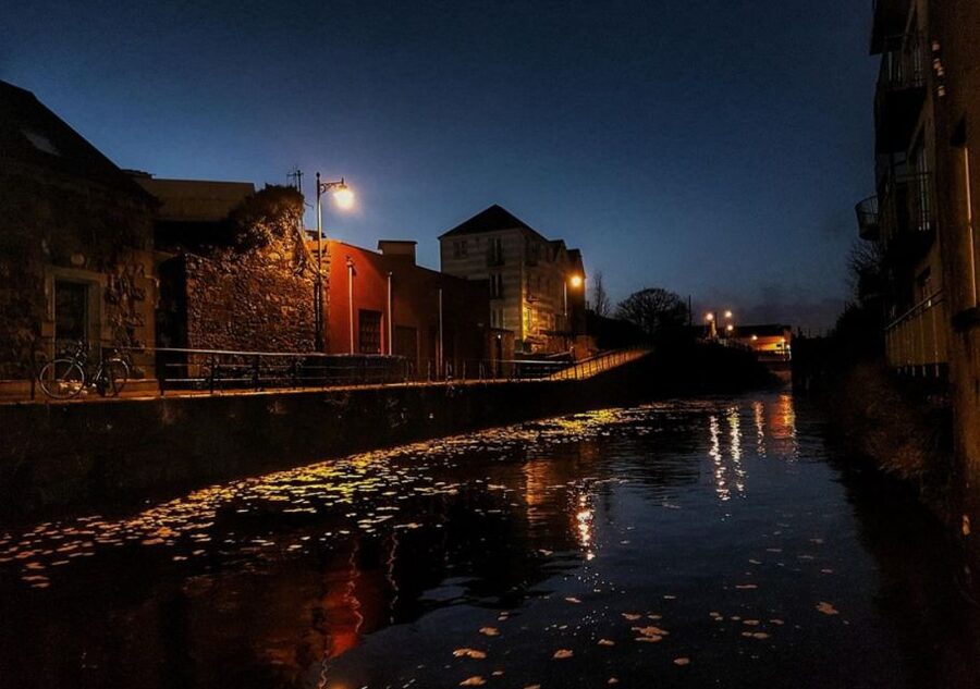 Galway: Dark History Guided City Walking Tour - The guides make or break the evening