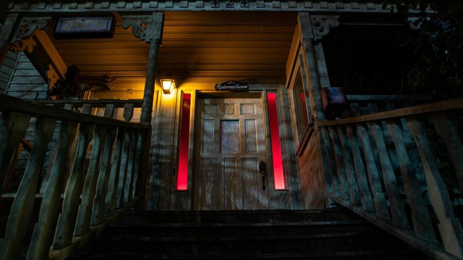 Gatlinburg Ghost Tours: Gilded Age Graves and Ghouls - Gatlinburg’s frontier beginnings come first
