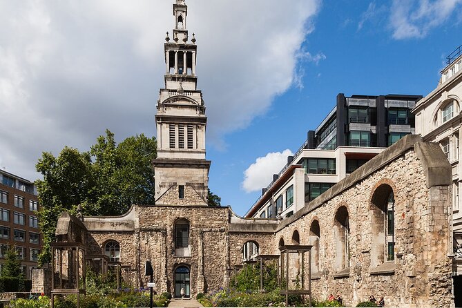 Ghastly Ghost Walking Tour in London - George, the guide who shapes the evening