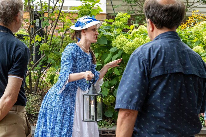 Ghost and Graveyard Tour - Meeting Your Colonial Guide at Ramsey House