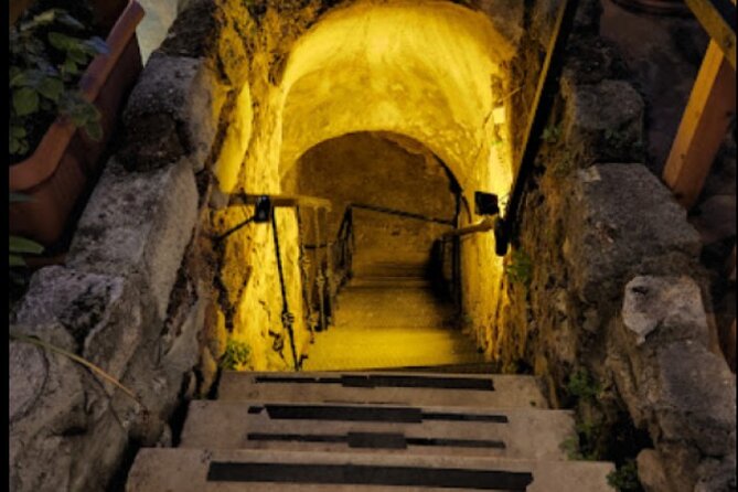 Ghost City istanbul Walking Tour - The Column of Constantine at Çemberlitaş