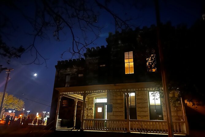 Ghost Maker Tour in Georgetown: Adults Only - Starting with a drink near Austin Avenue