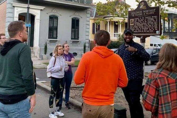 Ghost Tour and Haunted Pub Crawl Party with Free Shot - What this New Orleans ghost walk is really like