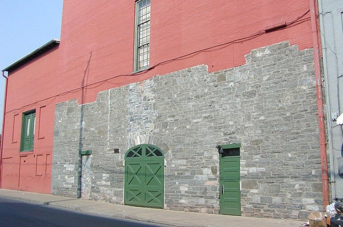 Ghost Tour of Lancaster - Walking between the stories