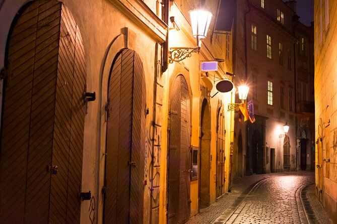 Ghosts and Legends walking tour in Prague - Practical details that affect your evening