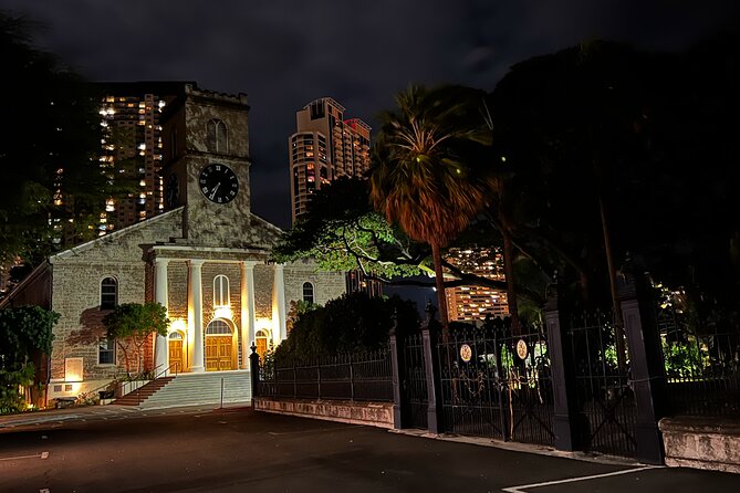 Ghosts of Old Honolulu Walking Tour - The Hawaii Supreme Court Building and phone-based investigation