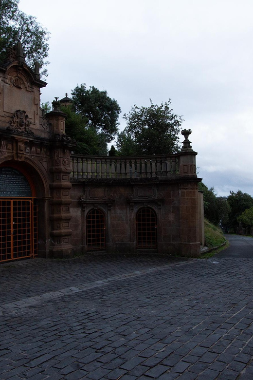 Glasgow: Ghouls, Ghosts & Gruesome Tales Guided Walking Tour - Five things to know before you book