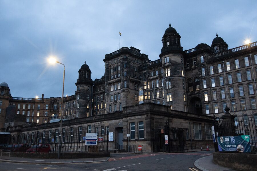 Glasgow: Ghouls, Ghosts & Gruesome Tales Guided Walking Tour - Ramshorn Graveyard and Glasgow’s buried past