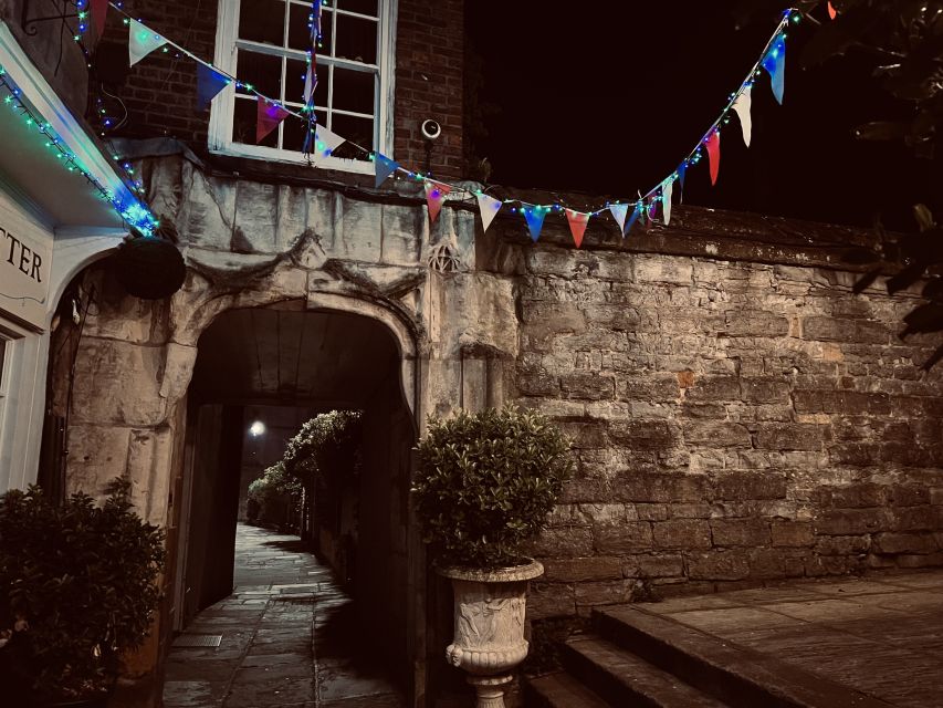 Gloucester: Ghost-Themed Guided Walking Tour - Wetsgate Street and Gloucester’s old pubs