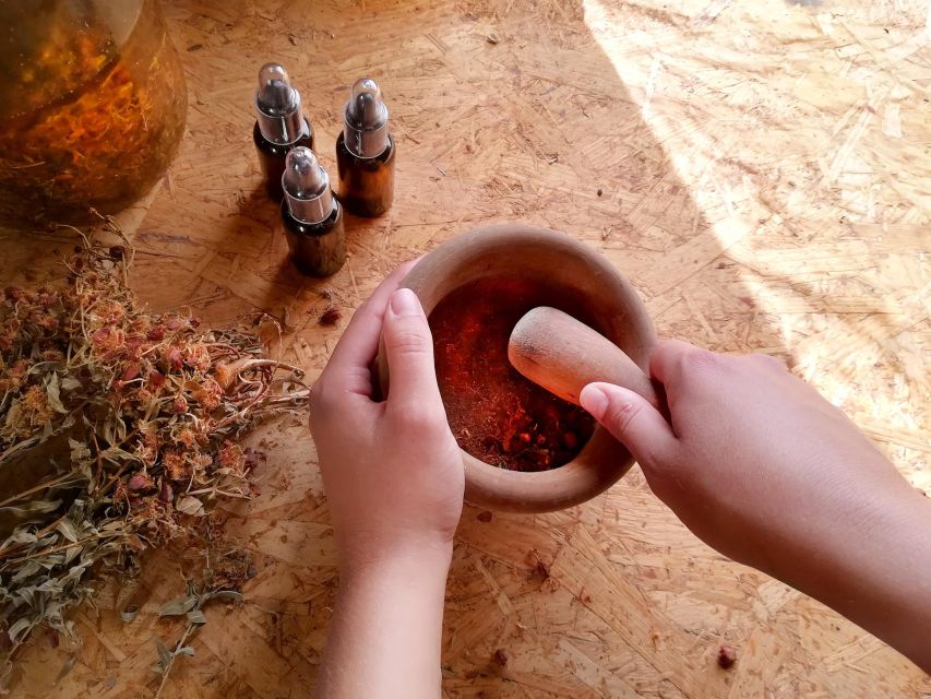 Gran Canaria: Green Witchcraft in the Magic Island - The workshop: tinctures, incense, and a personal remedy