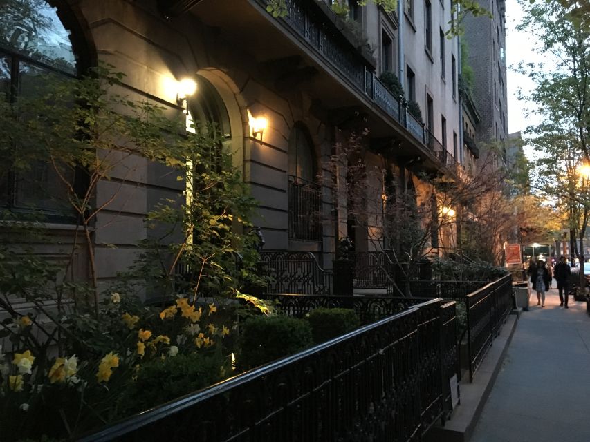 Greenwich Village Ghost Tour - Washington Square Park and the Hanging Tree