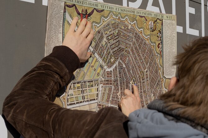 Guided Walking Tour Amsterdam - Legends, History & Ghost Stories - The 1833 ghost appearances and the problem of mass belief