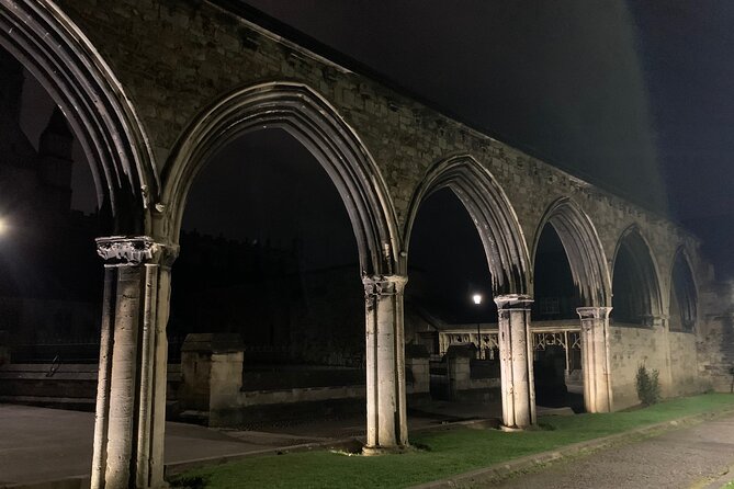 Guided walking tour : Ghosts & Giggles Of Gloucester - Rebecca’s guiding style and group size