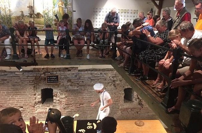 Hattem's Windmills, Bakeries and Ghosts: A Self-Guided Audio Tour - Ghosts at the old castle forecourt