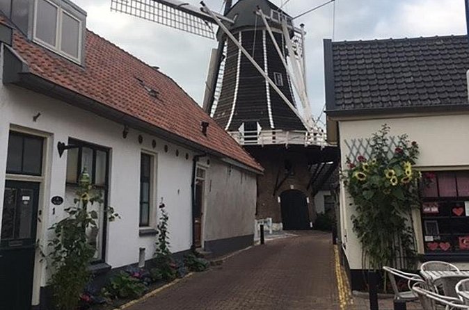 Hattem's Windmills, Bakeries and Ghosts: A Self-Guided Audio Tour - Hattem’s Town Hall and the market square