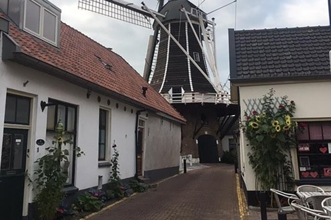 Hattem's Windmills, Bakeries and Ghosts: A Self-Guided Audio Tour - Anton Pieck and the town’s artistic side