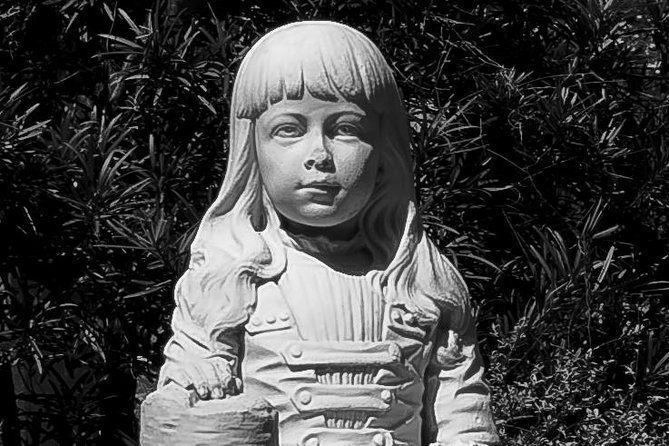 Haunted Savannah Paranormal Ghost Tour - Starting near Warren Square, with Johnson Square in the story