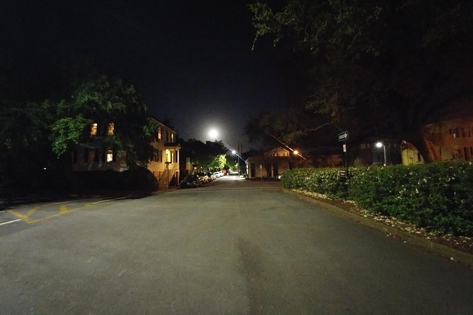 Haunted Savannah Pub Crawl - A two-hour walk through the historic district