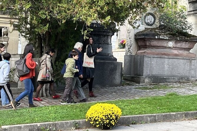 Haunted Walking Tour of Père Lachaise Cemetery - The opening walk through Père Lachaise