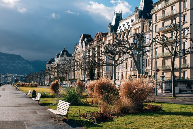 Highlights of Geneva: Dark History Quest Experience - Place de Neuve and the Reformation Wall