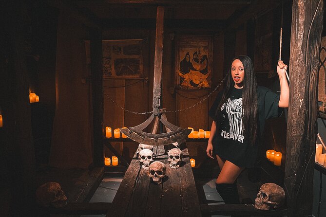 Hollywood Medieval Torture Museum Ticket with Ghost Hunting - The ghost hunting app adds a second mood