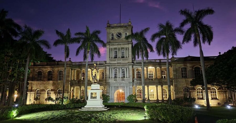 Honolulu: Downtown Ghostly Night Marchers Walking Tour - Walking the city with Lopaka Kapanui
