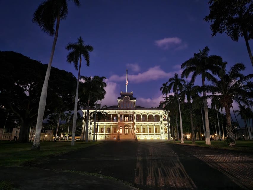 Honolulu: Ghosts of Old Honolulu Walking Tour - Meeting the King Kamehameha Statue
