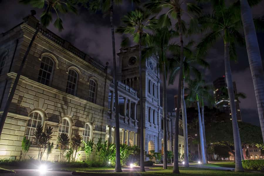 Honolulu Haunts: Ghosts and Spirits Walking Tour - What the one-hour pace feels like