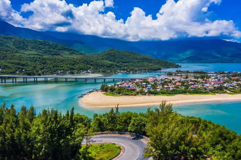 Hue : Private Car to Hoi An via HaiVan pass & City of Ghosts - Marble Mountains near Hoi An