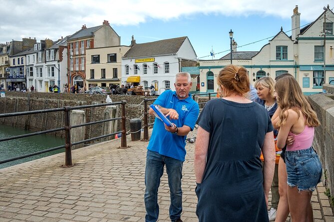Ilfracombe Harbour Ghost Tour - Mark’s storytelling style and visual aids