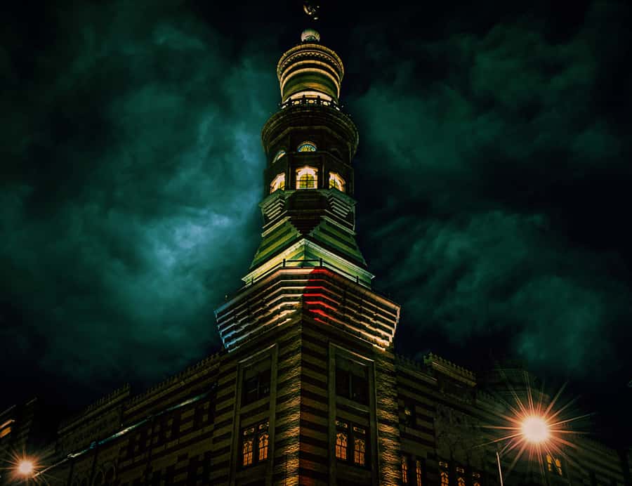 Indianapolis: Crossroads Ghosts Haunted Walking Tour - Winner’s Circle Sports Pub and the darker side of race culture